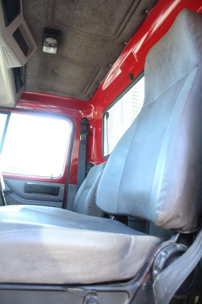 1998 International 4700 Truck, RUNS, DROVE IN, TITLE IN HAND, SHOWING 140616 M, VIN #: 1HTSCAAN2WH58