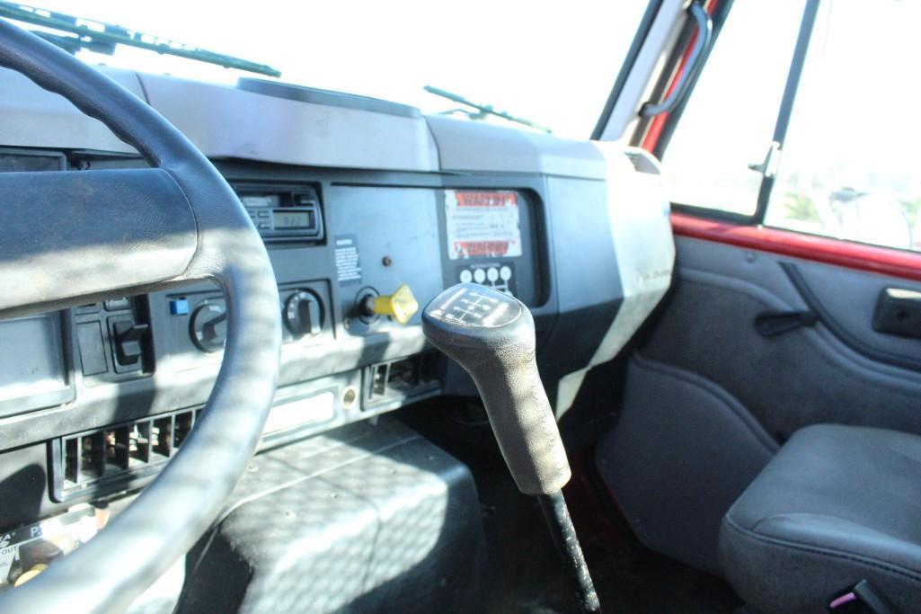 1998 International 4700 Truck, RUNS, DROVE IN, TITLE IN HAND, SHOWING 140616 M, VIN #: 1HTSCAAN2WH58