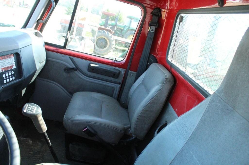 1998 International 4700 Truck, RUNS, DROVE IN, TITLE IN HAND, SHOWING 140616 M, VIN #: 1HTSCAAN2WH58