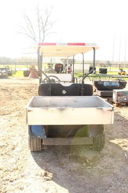 EZ GO GOLF CART - RUNS WITH CHARGER