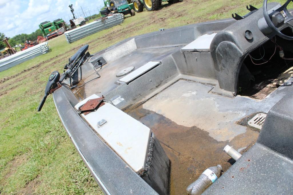 1550 PRO BASS GLASS STREAM W/ MERCURY MOTORW/TROLLINH MOTORNOT SURE OF WORKING STATUS