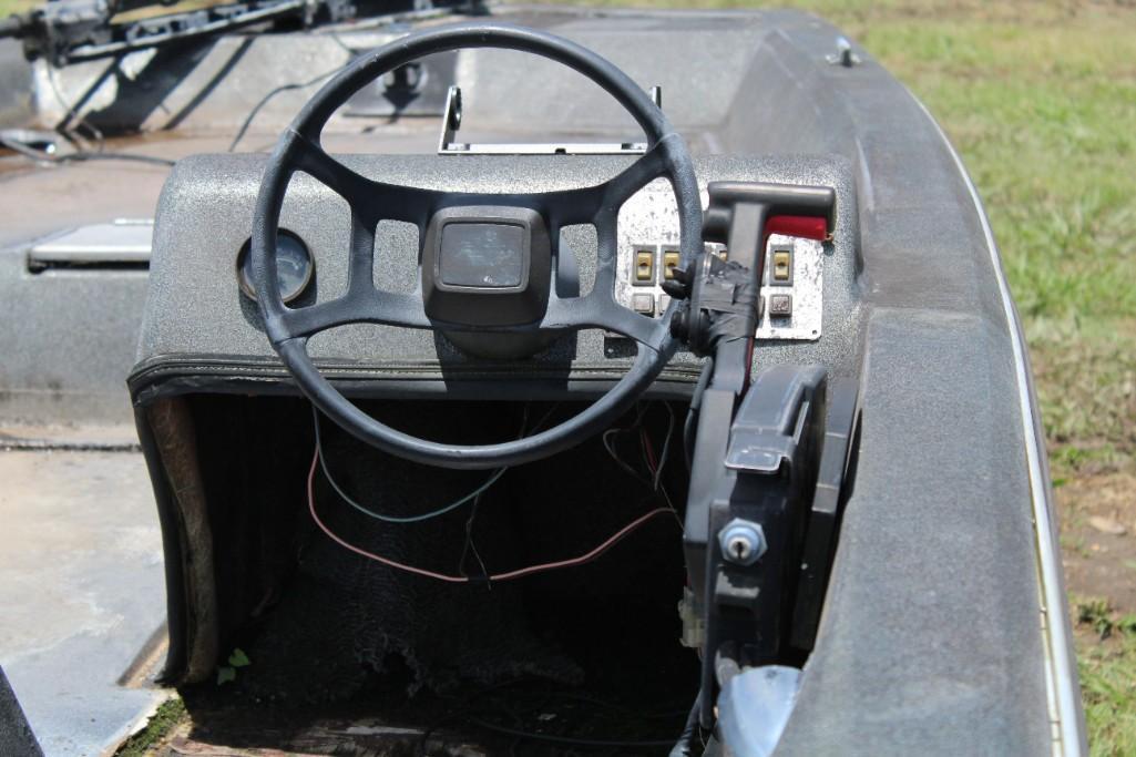 1550 PRO BASS GLASS STREAM W/ MERCURY MOTORW/TROLLINH MOTORNOT SURE OF WORKING STATUS