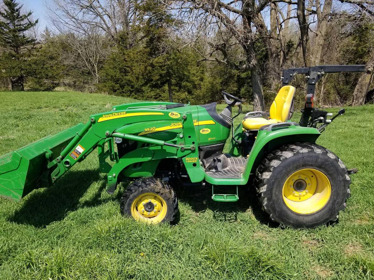 2011 JOHN DEERE 3520 4WD COMPACT UTILITY TRACTOR WITH LOADER AND BACKHOE ATTACHMENT