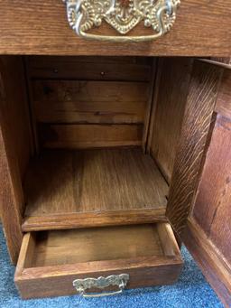 ANTIQUE WOODEN CABINET