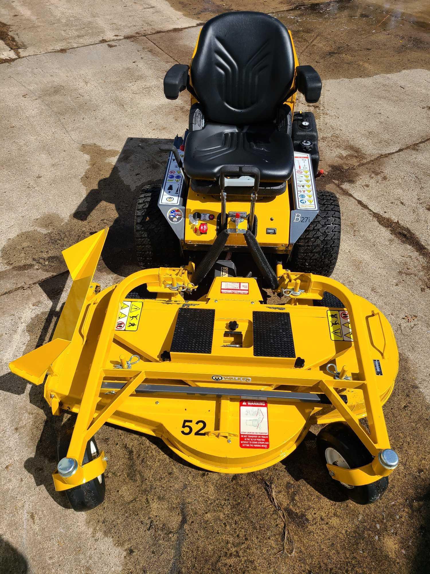 Walker Model B27i-17 Mower