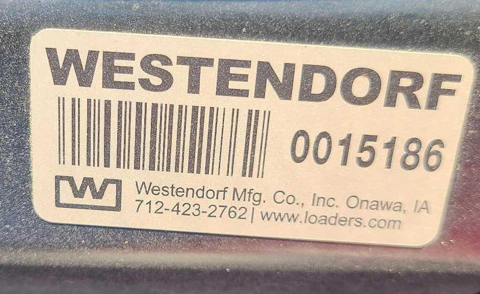 Case IH MX135 MFWD Tractor w/ Westendorf 550 Freedom Mount Loader