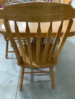 Oak table w/ 6 chairs and 2 leaves 7ft 10 in