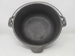 2 QT Wagner Ware Dutch Oven W/Glass Lid
