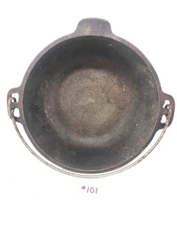 2 QT Wagner Ware Dutch Oven