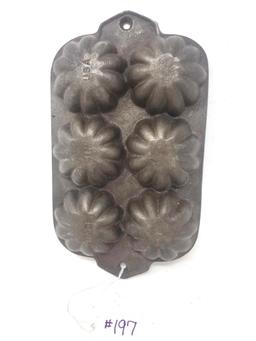 Unmarked 6-cup Turk Head Pan