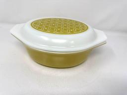 Pyrex Wicker 043 Oval Casserole w/ Lid - Promotional