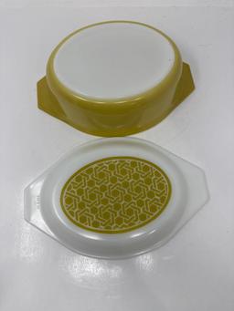 Pyrex Wicker 043 Oval Casserole w/ Lid - Promotional