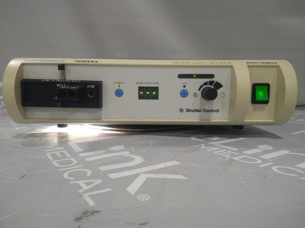 Smith & Nephew, Inc. Dyonics 300XL Xenon Light Source - 54507