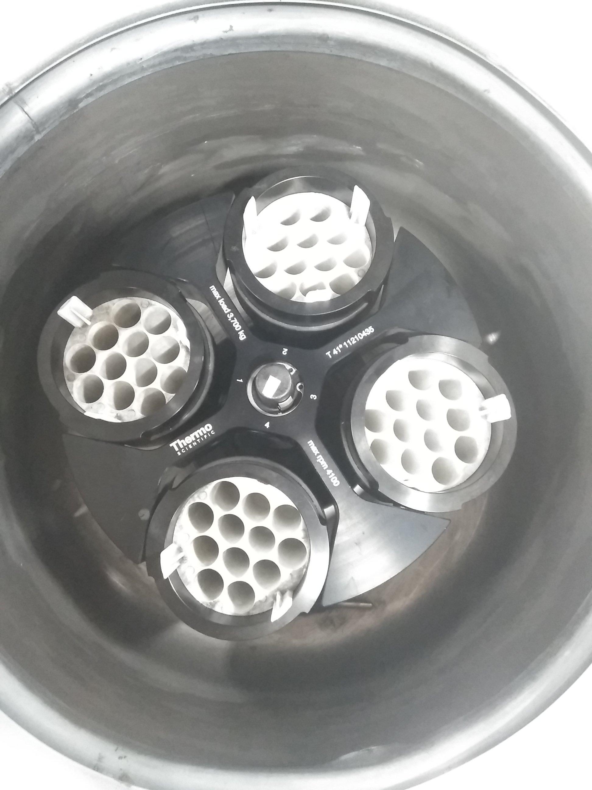 Thermo Fisher Scientific IEC CL30R Centrifuge - 77670