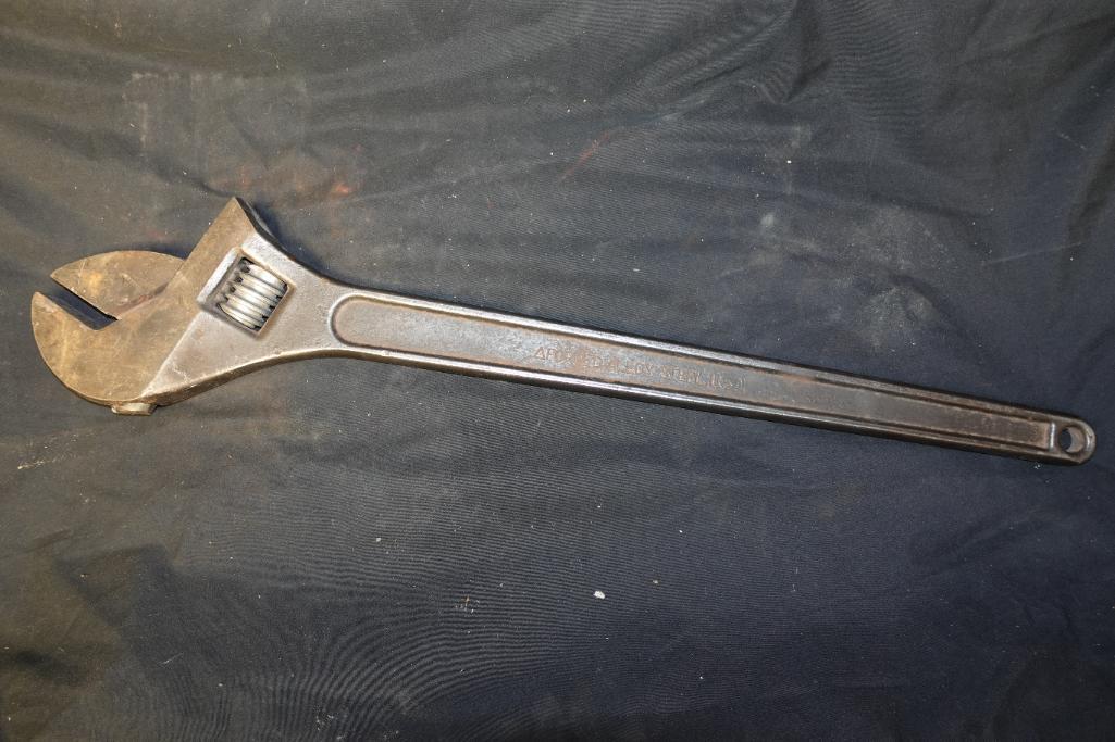Mac adjustable wrench