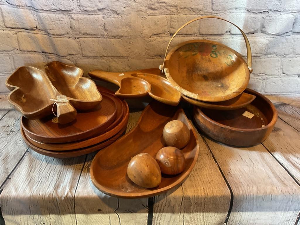LARGE AMOUNT OF WOOD PLATES, TRAYS AND MORE