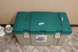 Rubbermaid Locking Tote