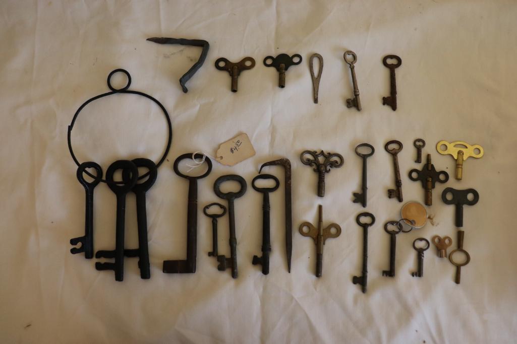 Large Quantity of Old Skeleton Keys