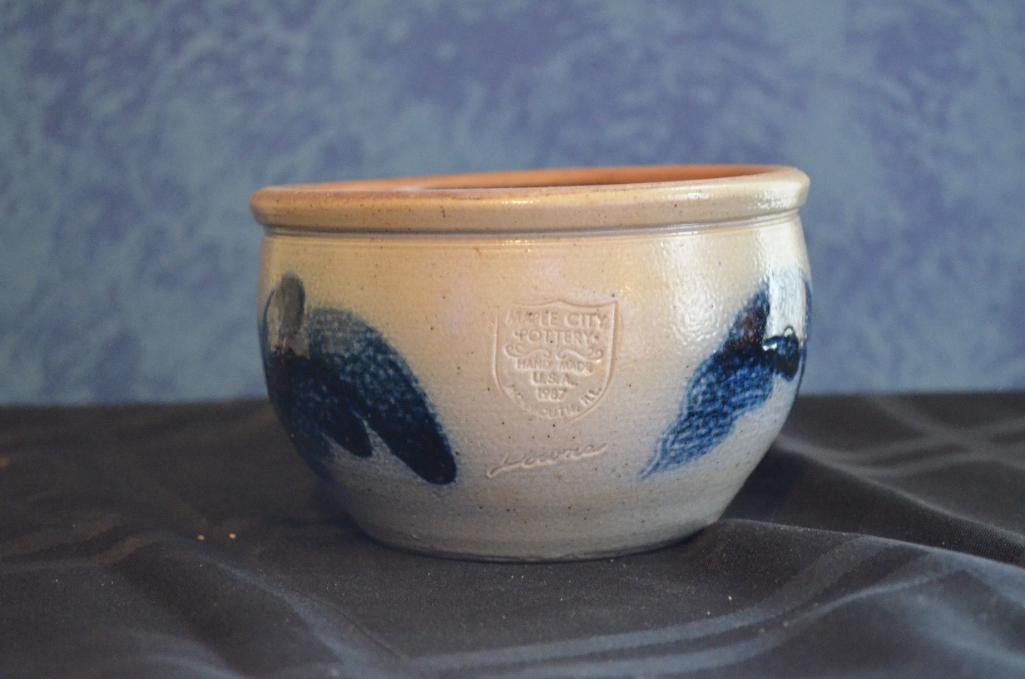 1987 Maple City Pottery 5 in. dia. bowl