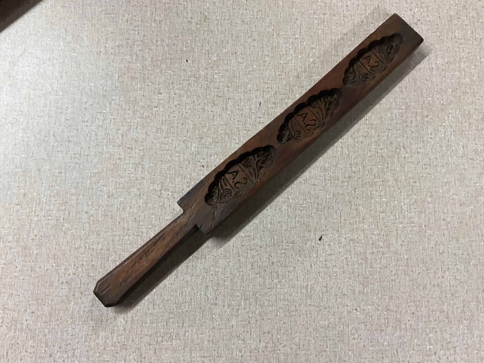 Flat of primitive wood items