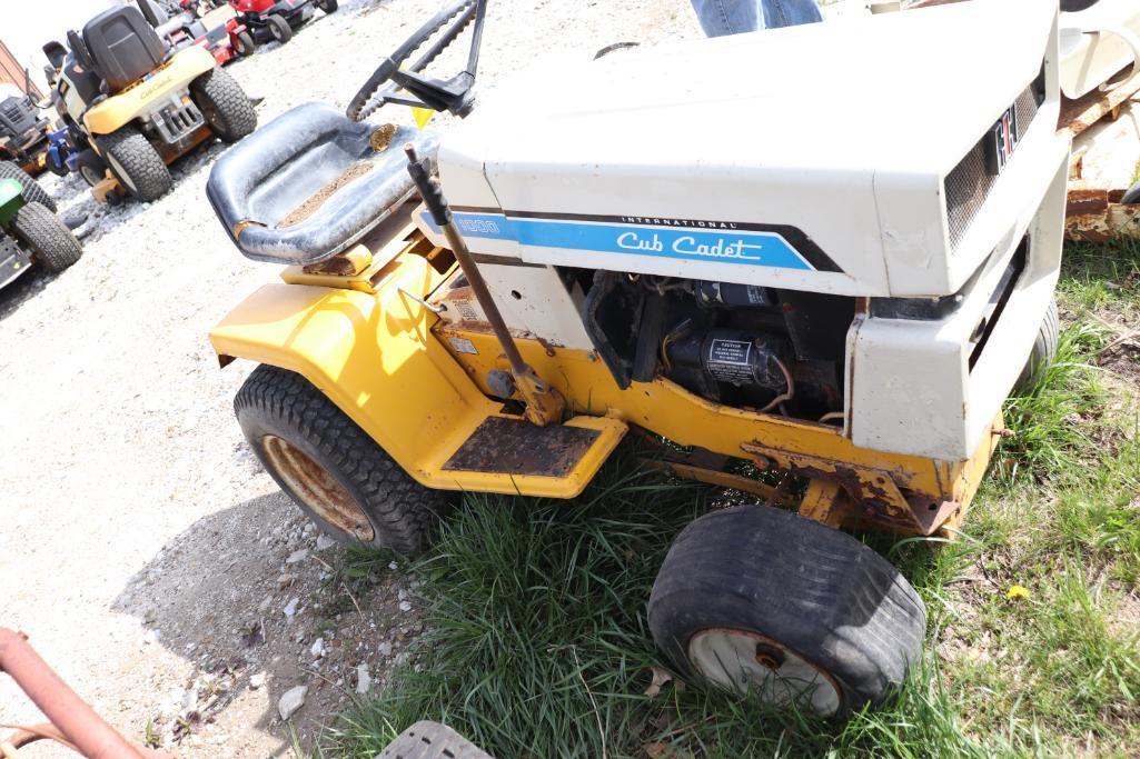 International Cub Cadet 1000 Riding Mower