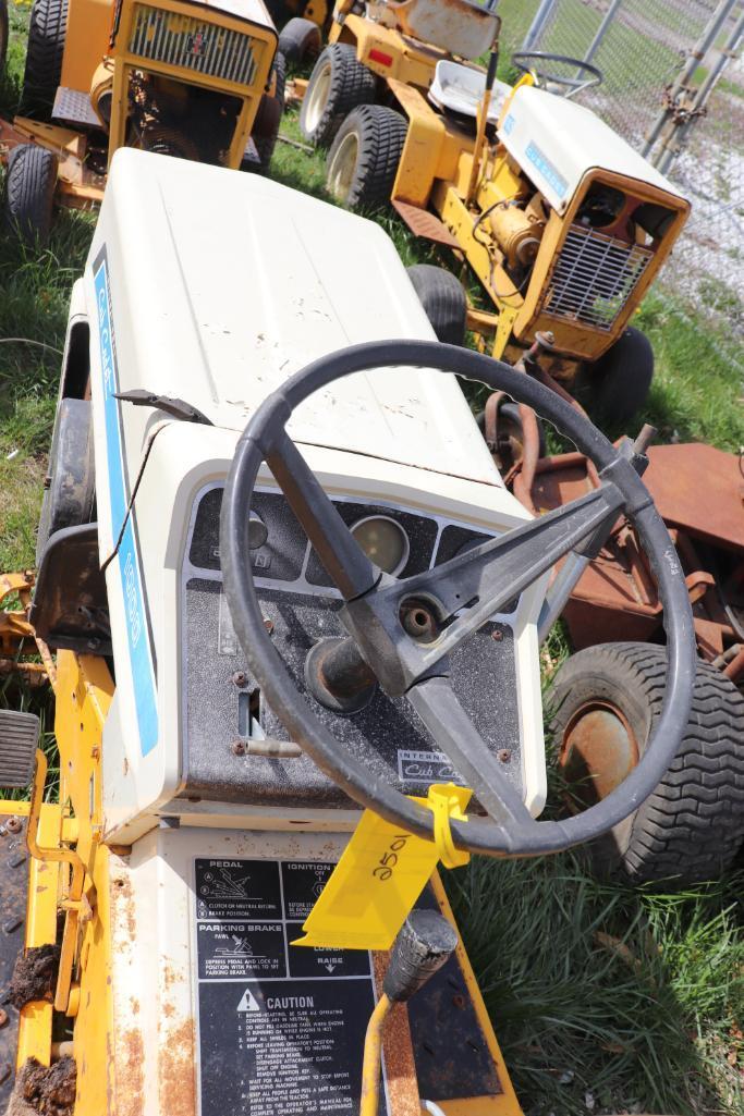 International Cub Cadet 1000 Riding Mower