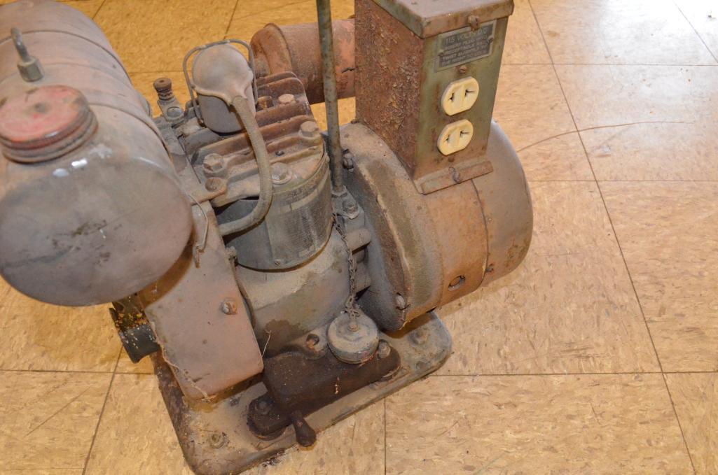 Briggs & Stratton Antique Gas Engine with Generator