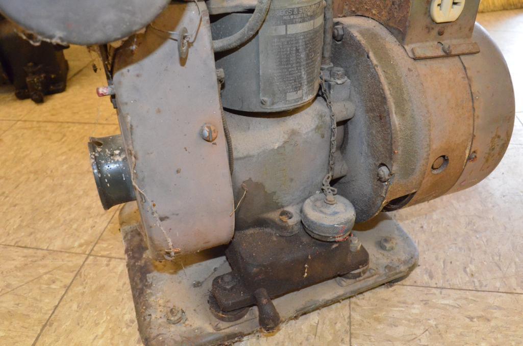 Briggs & Stratton Antique Gas Engine with Generator