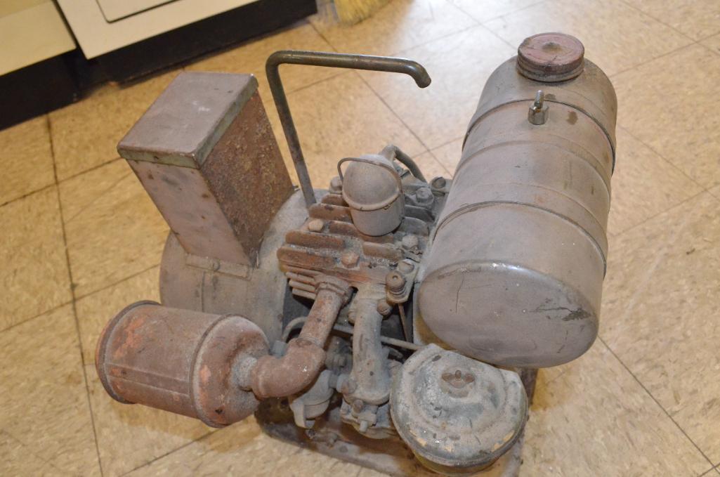 Briggs & Stratton Antique Gas Engine with Generator