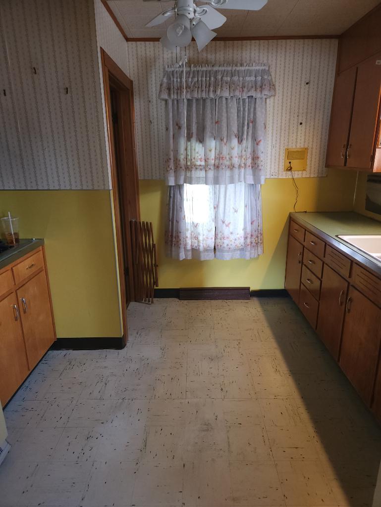 Quincy IL Real Estate Auction Located at 1619 Locust Quincy, IL 62301