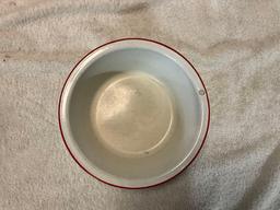 white w/red enamel square pan, kettle, (2) bread pans w/lid, round bowl