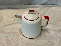 white w/red enamel square pan, kettle, (2) bread pans w/lid, round bowl