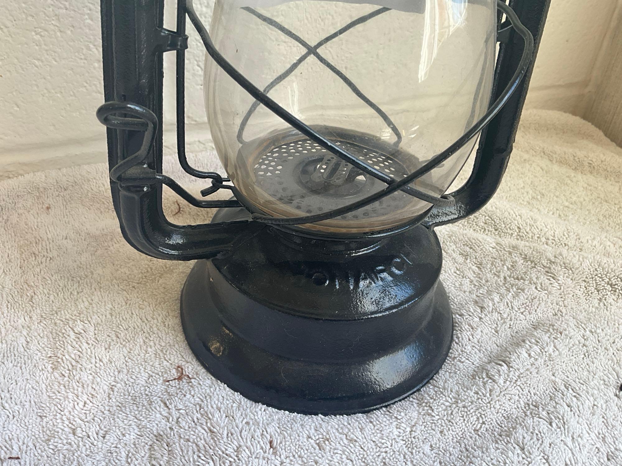 Dietz Monarch barn lantern