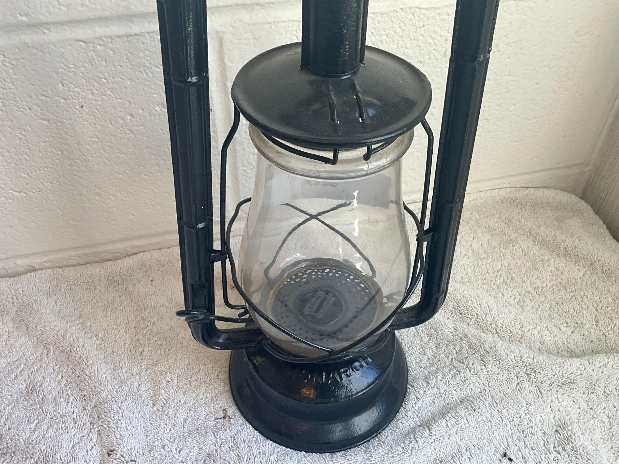 Dietz Monarch barn lantern