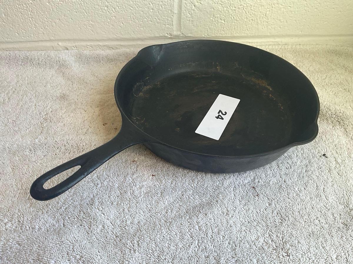 Griswold #8 cast iron skillet