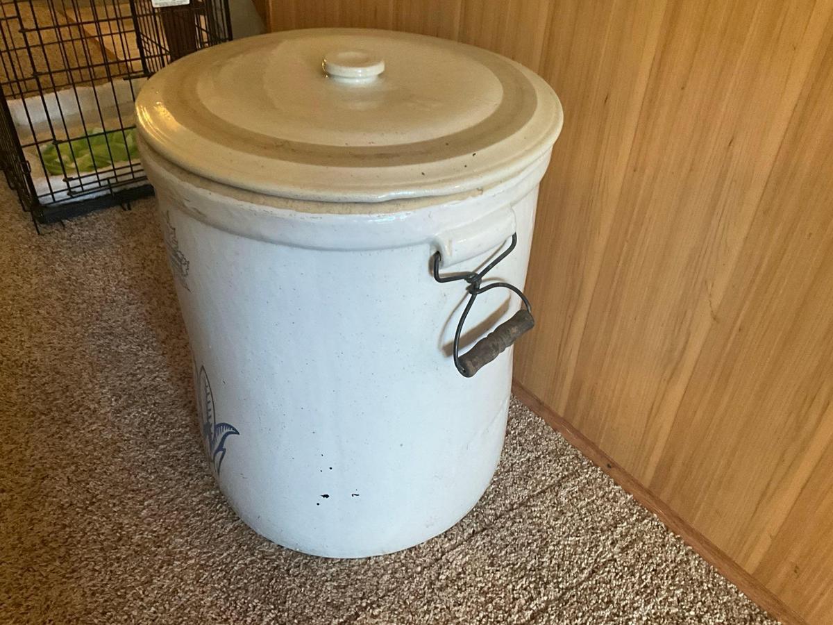 Western Stoneware 12 gal. crock w/lid & handles