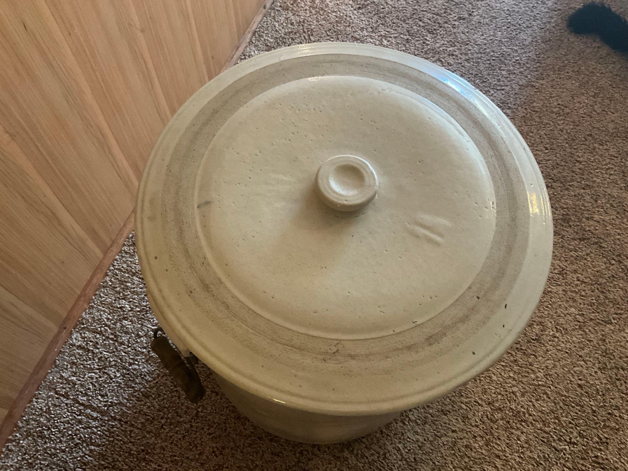 Western Stoneware 12 gal. crock w/lid & handles