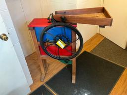 early wooden corn sheller