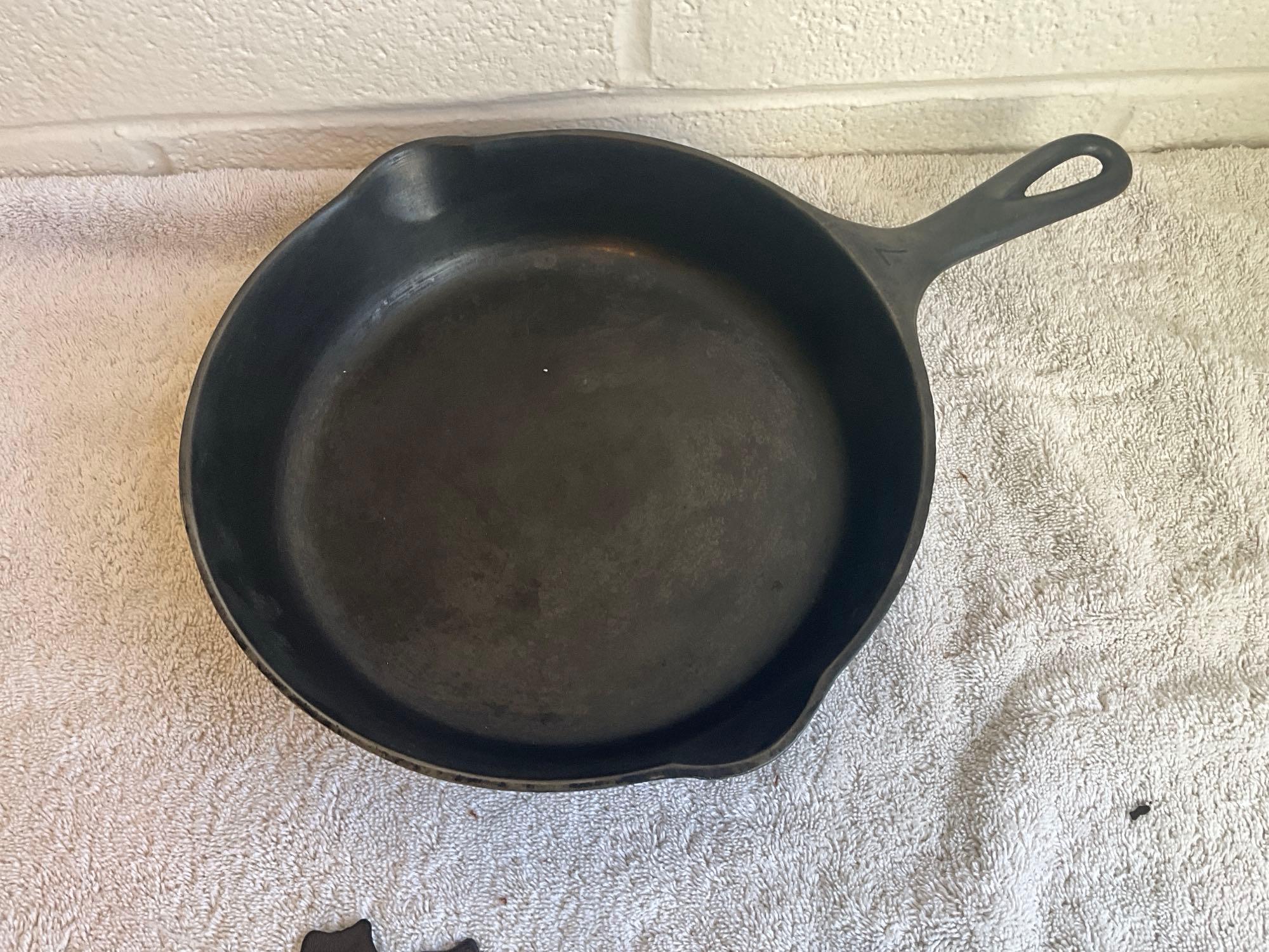 Wagnerware #7 cast iron skillet