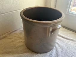 Monmouth Pottery Co 4 gal. crock