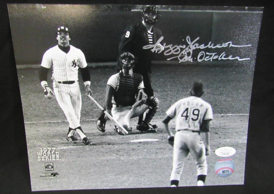 Reggie Jackson signed 8x10