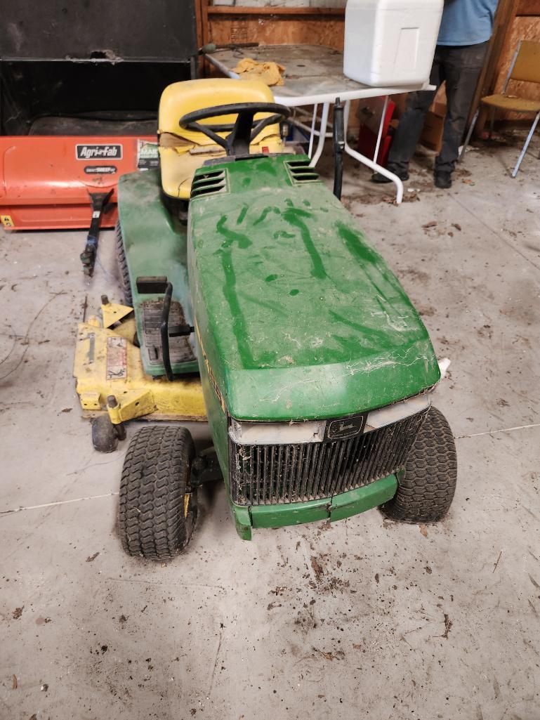 John Deere LX 186 Riding Lawn Mower