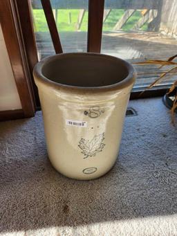 8 Gallon Western Stoneware Crock