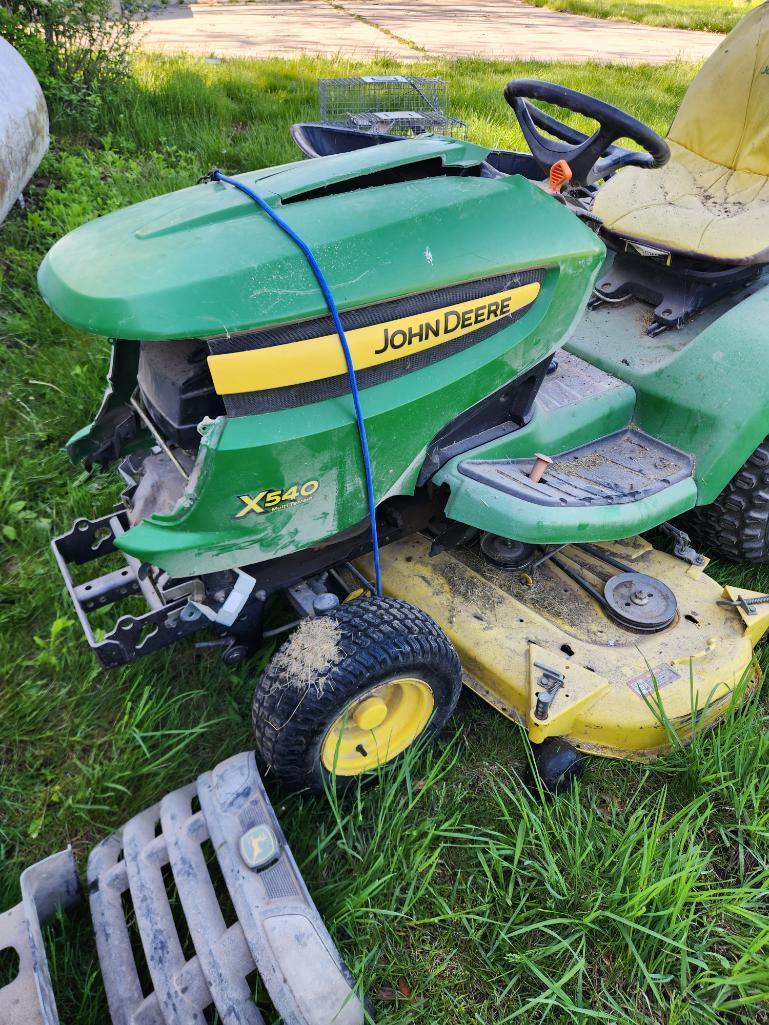 John Deere X540 Riding Lawn Mower