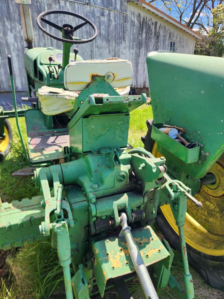 John Deere 2010 gas tractor