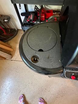COLEMAN GRILL WITH 2 LP TANK