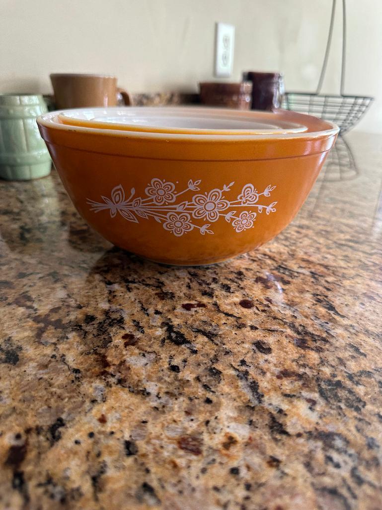 3 VINTAGE PYREX NESTING BOWLS