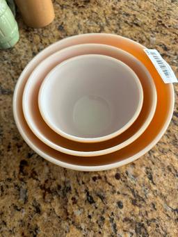 3 VINTAGE PYREX NESTING BOWLS