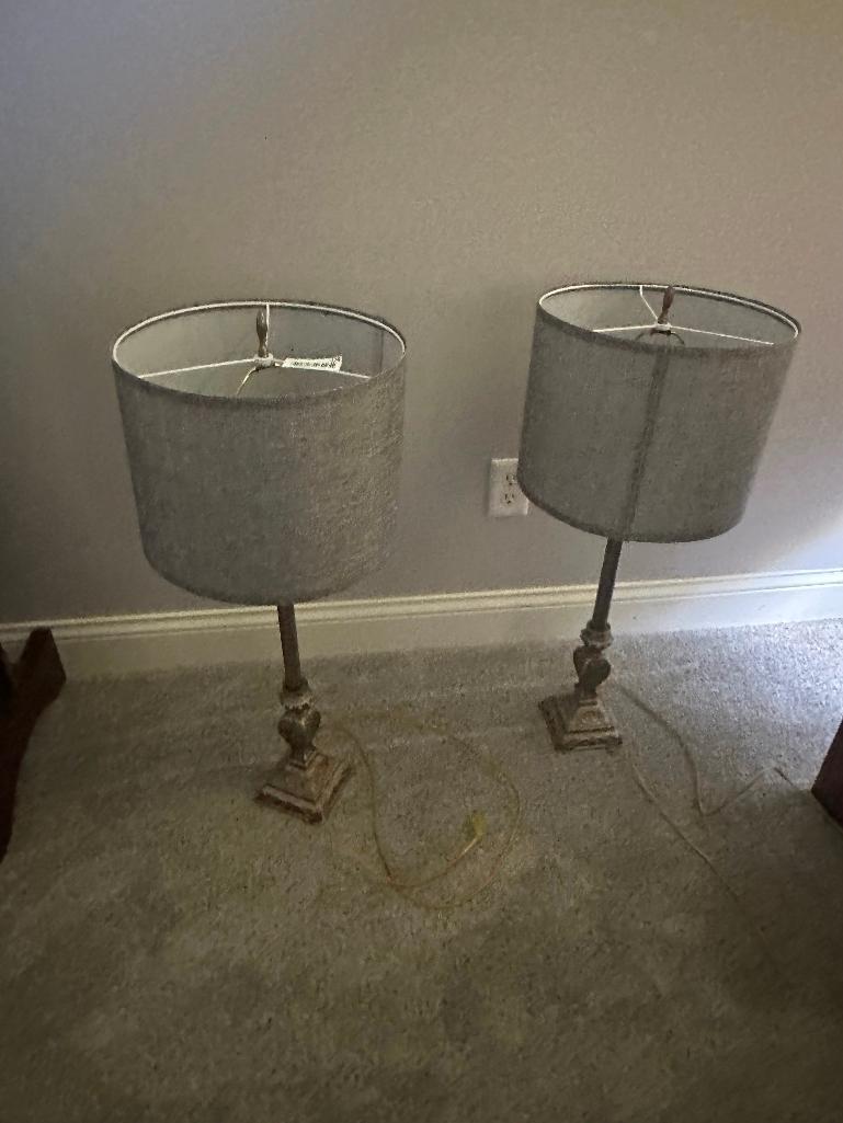 2 TABLE LAMPS