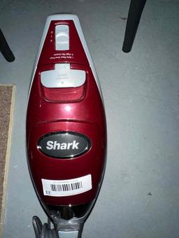 SHARK ROCKET DELUXE PRO VACUUM